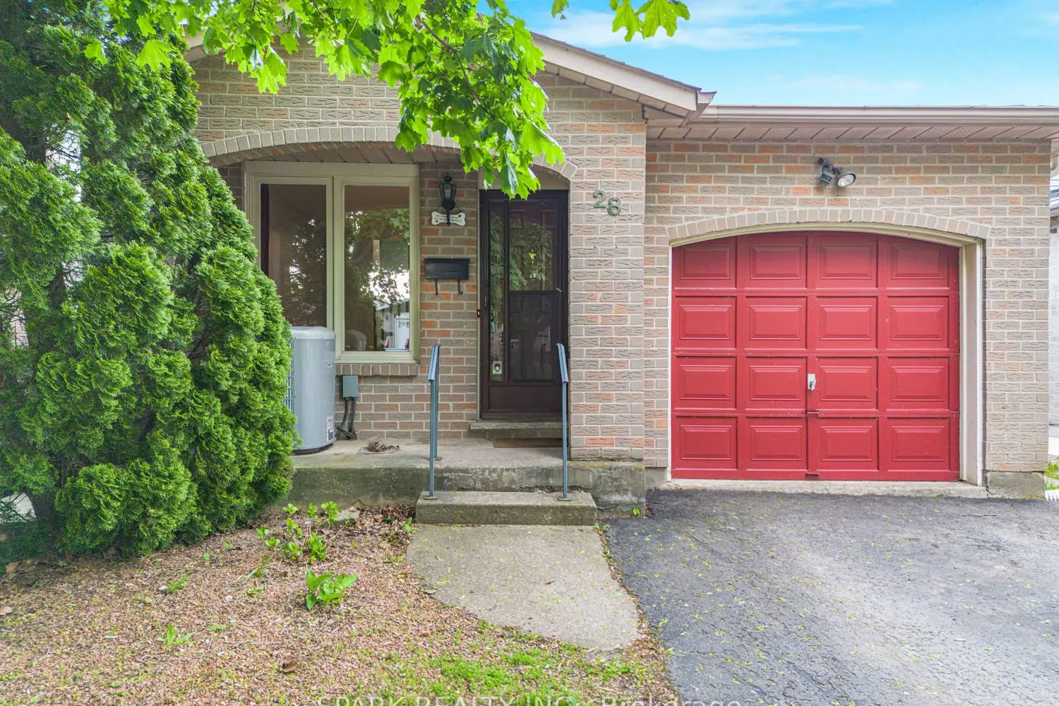 28 Lampman Crescent