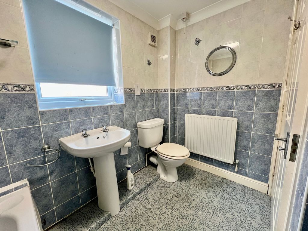 Additional image 9 of 2 bed flat for saleUniversity Court, Grantham NG31