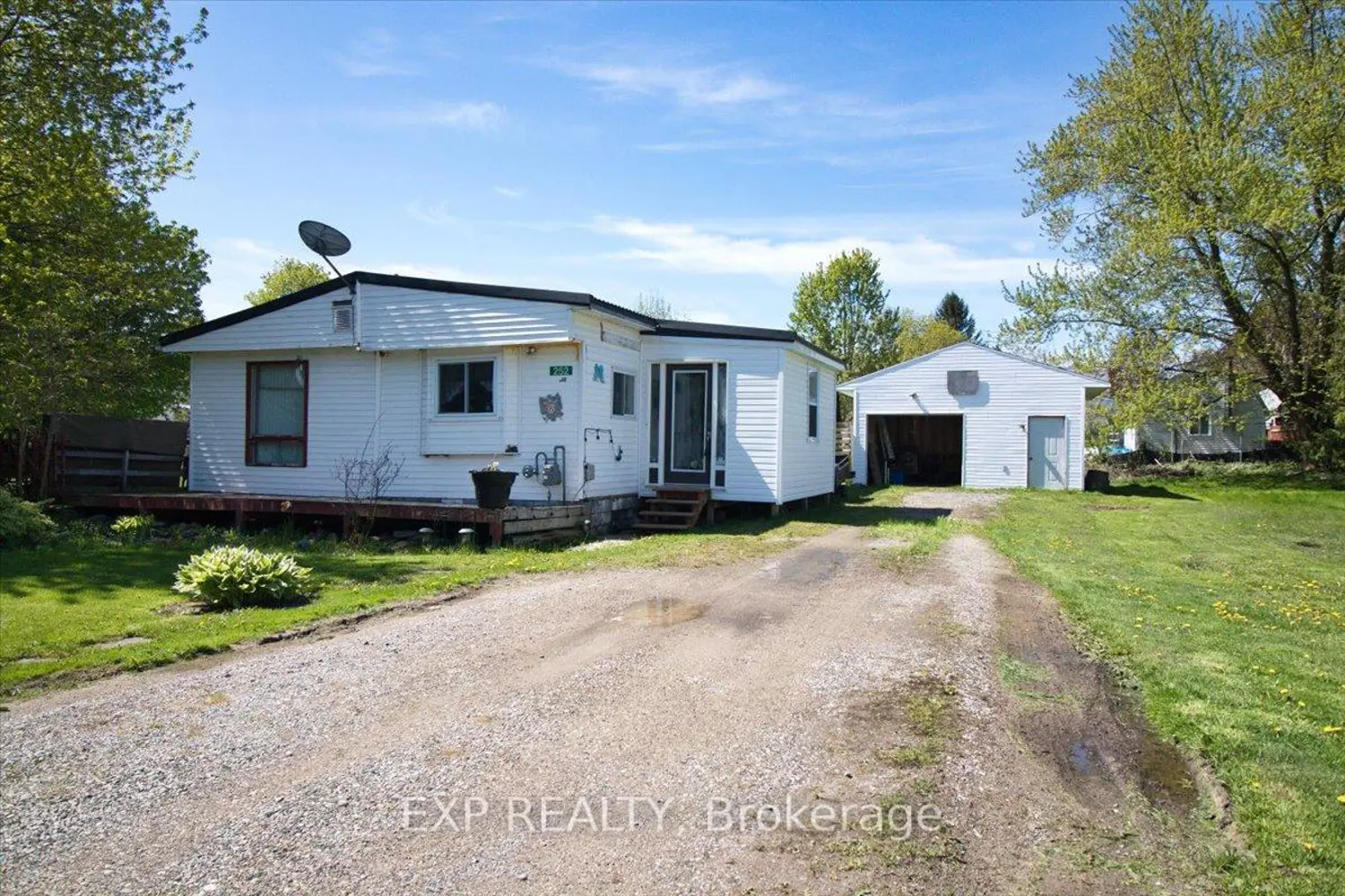 252 Queen Street photo 2