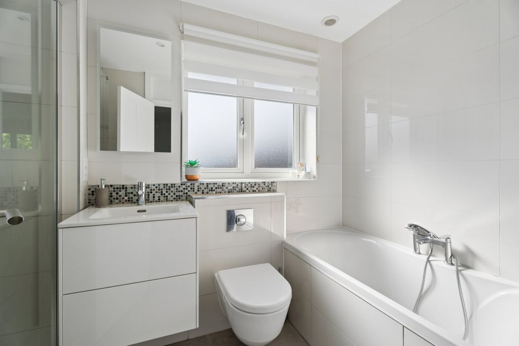 Additional image 14 of 4 bed detached house for saleMeadowcroft, Chalfont St. Peter, Gerrards Cross, Buckinghamshire SL9