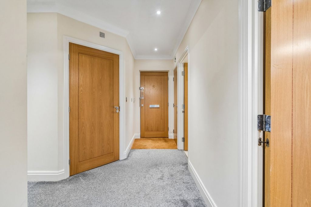Additional image 6 of 2 bed flat for salePackhorse Road, Gerrards Cross, Buckinghamshire SL9