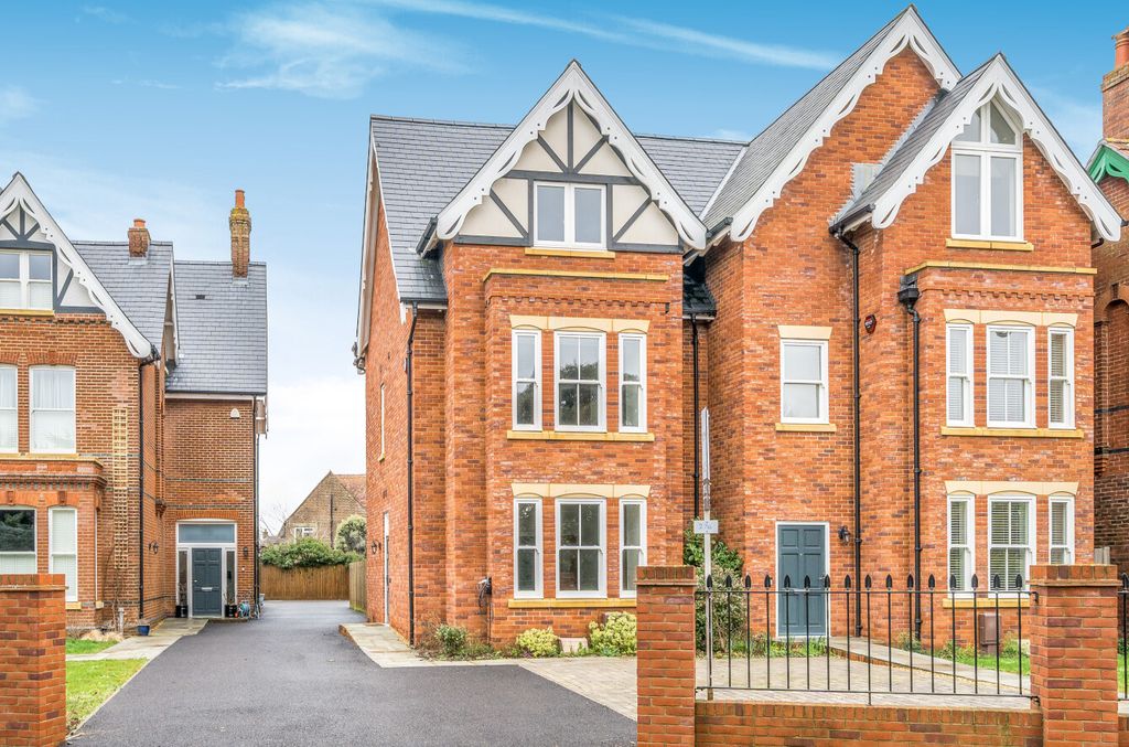 5 bed semi-detached house for saleCrescent Road, Gosport, Hampshire PO12