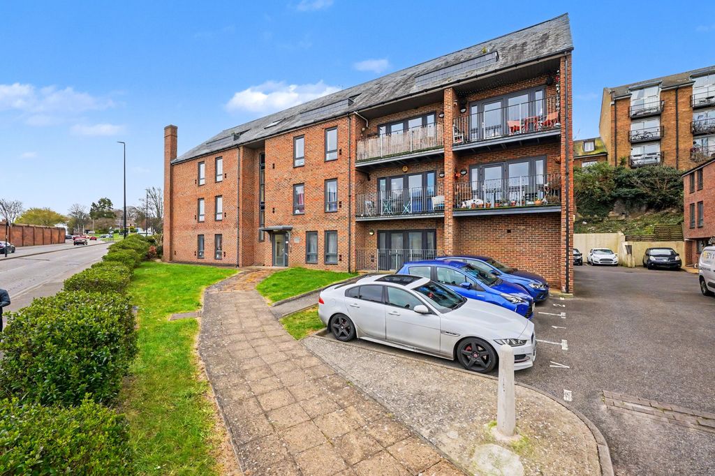 Additional image 4 of 2 bed flat for saleDock Road, Chatham ME4