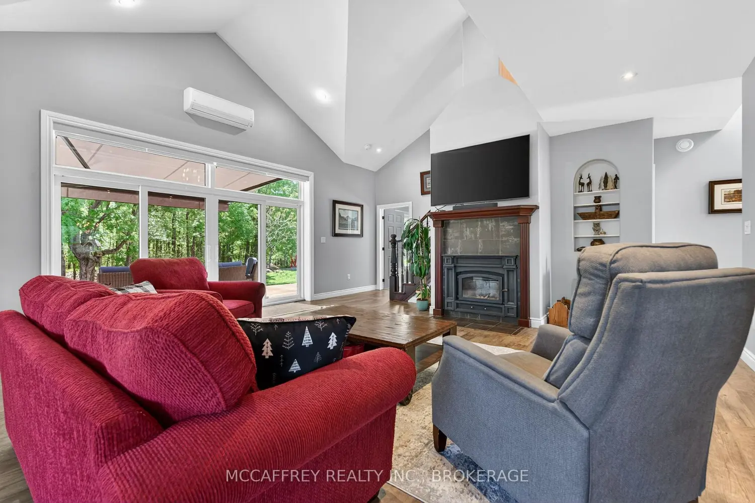 5638 Battersea Road photo 4