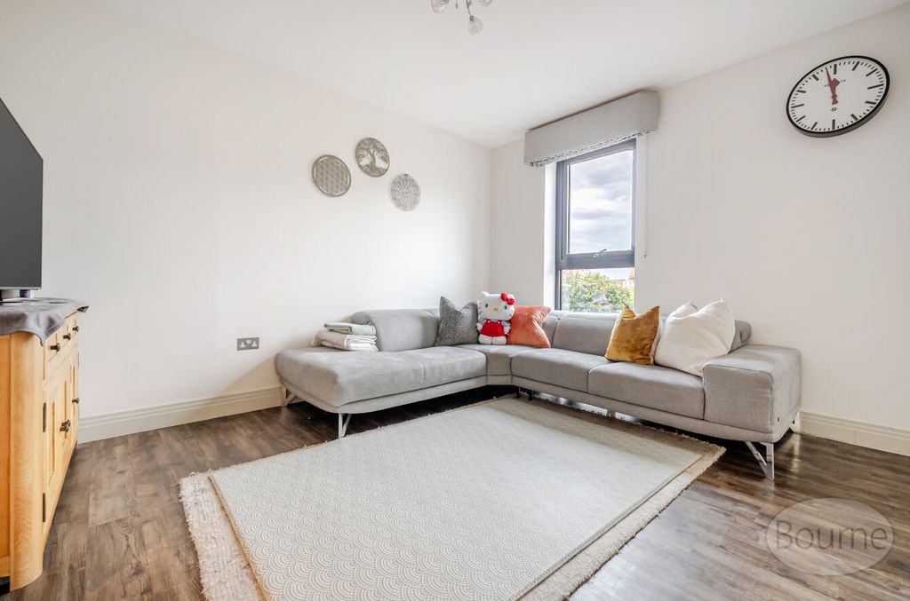 2 bed flat for saleDenzil Road, Guildford, Surrey GU2 photo 2