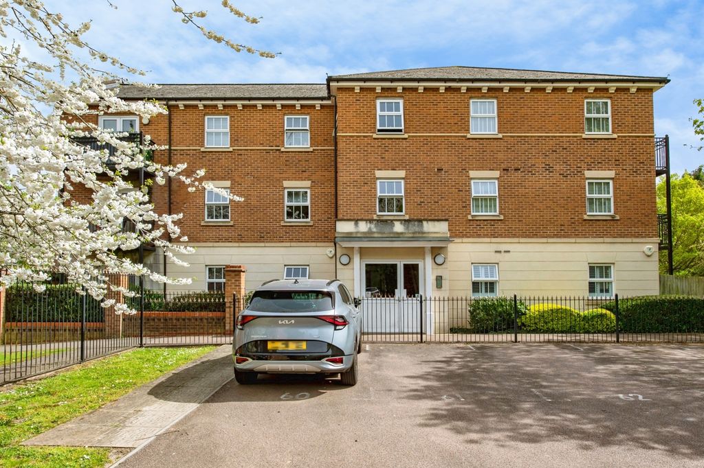2 bed flat for saleEmpire Walk, Greenhithe, Kent DA9