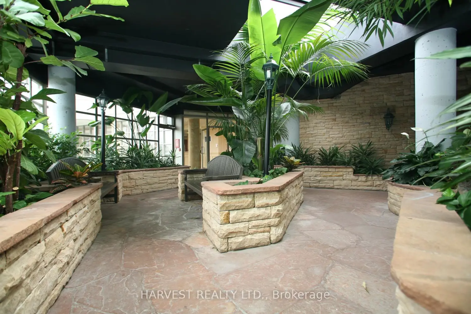 7 Townsgate Drive 1402 photo 3