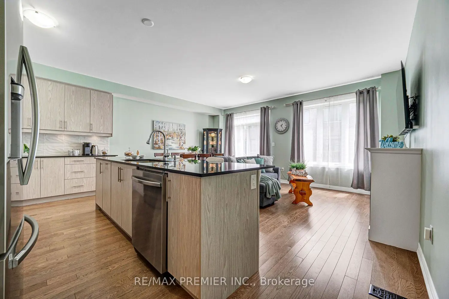 55 Singhampton Road photo 4