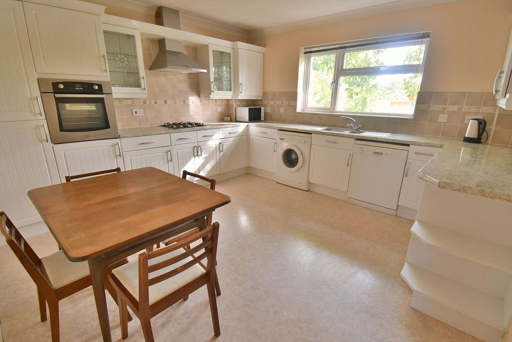 Additional image 3 of 2 bed flat for saleBeaufoys Avenue, Ferndown BH22