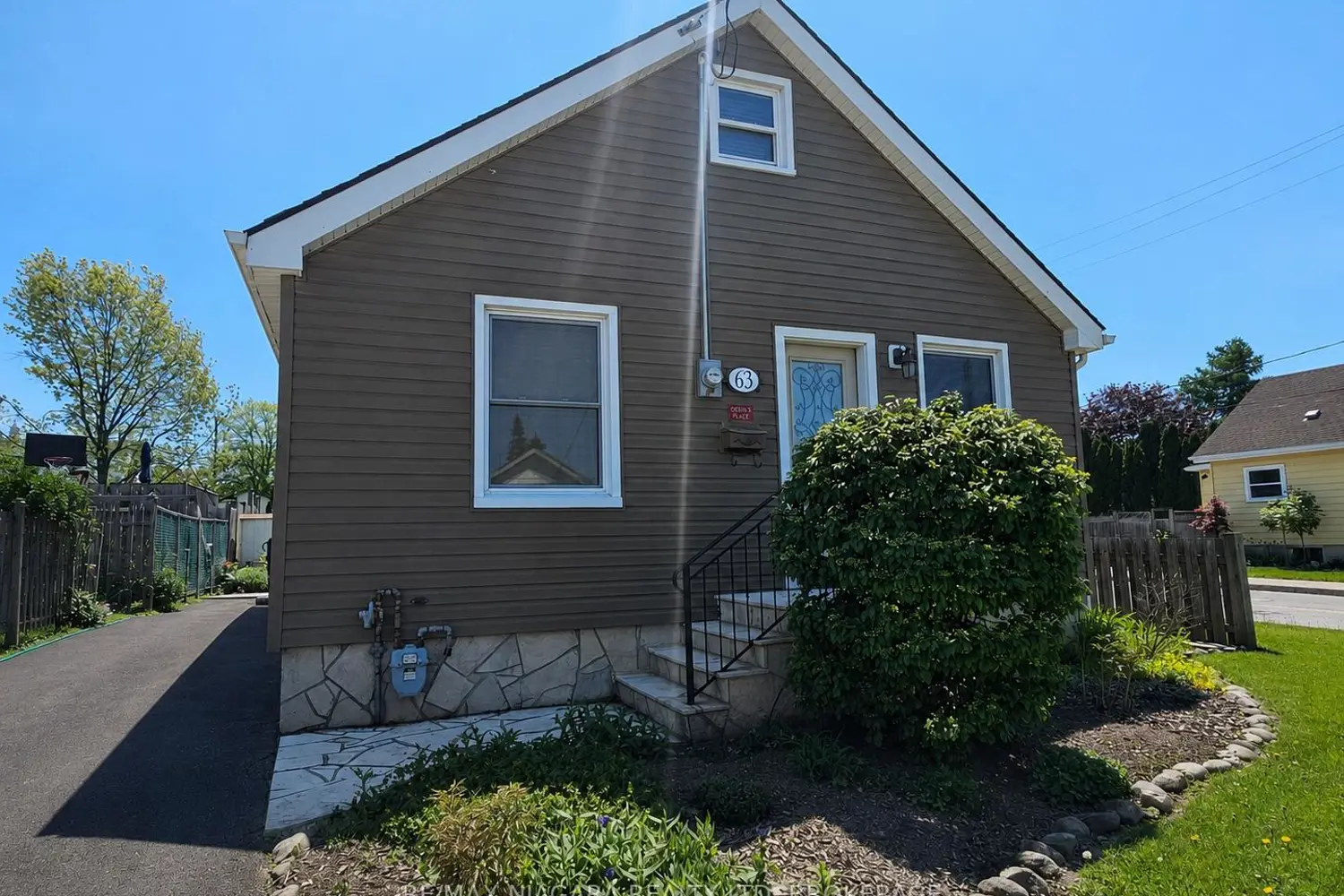 63 Sullivan Avenue photo 2