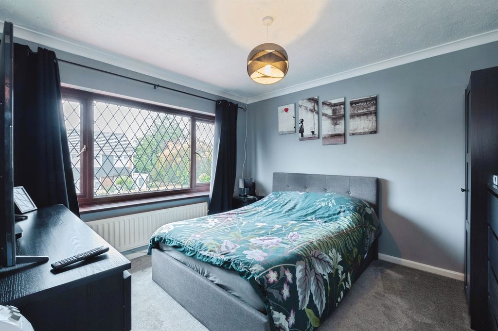 Additional image 12 of 5 bed semi-detached house for salePennys Crescent, Fordingbridge SP6