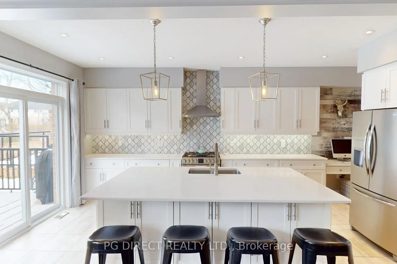 111 Ambrous Crescent photo 5