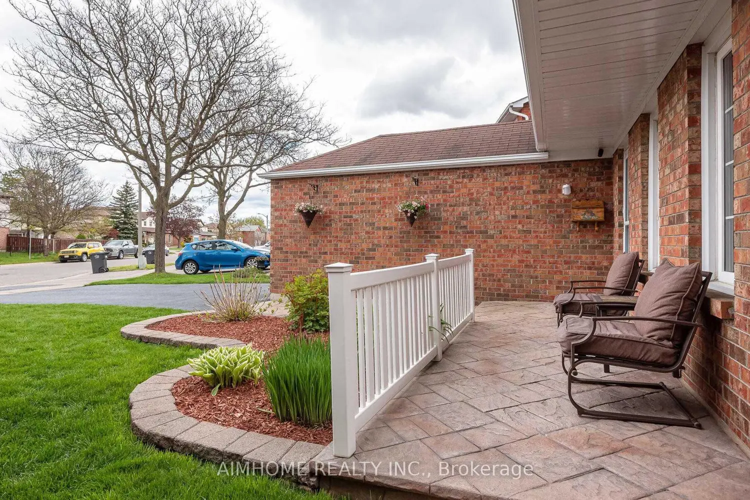108 Floribunda Crescent photo 3