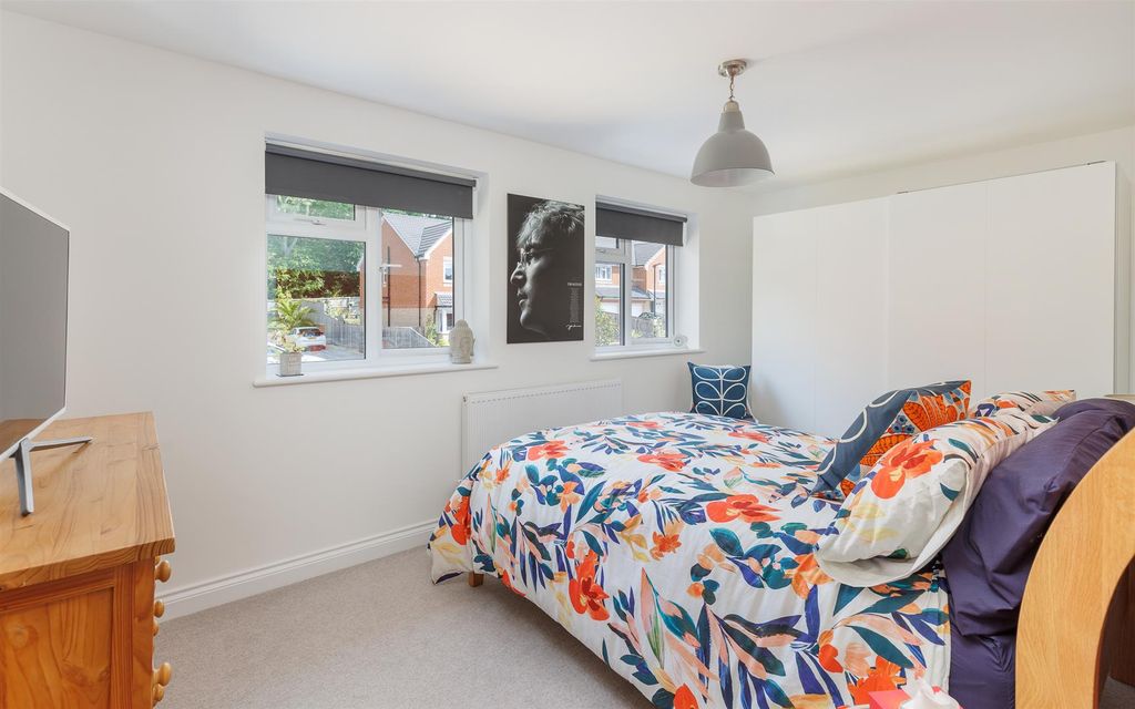 Additional image 18 of 5 bed detached house for saleHooke Close, Freshwater PO40