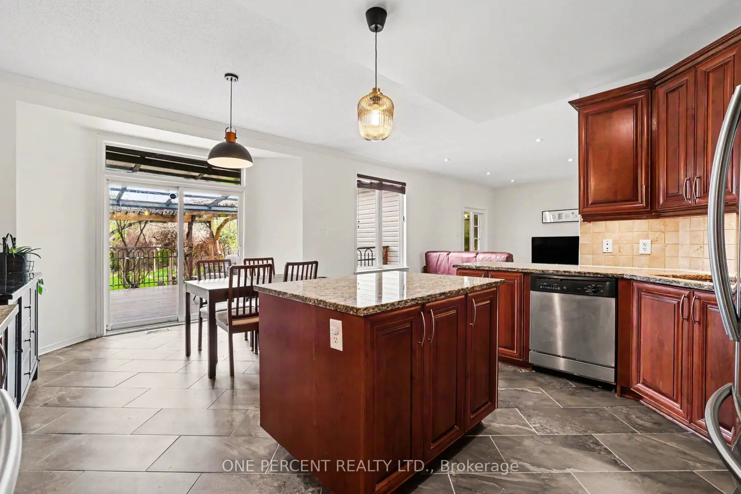 Additional image 7 of 860 Taradale Drive