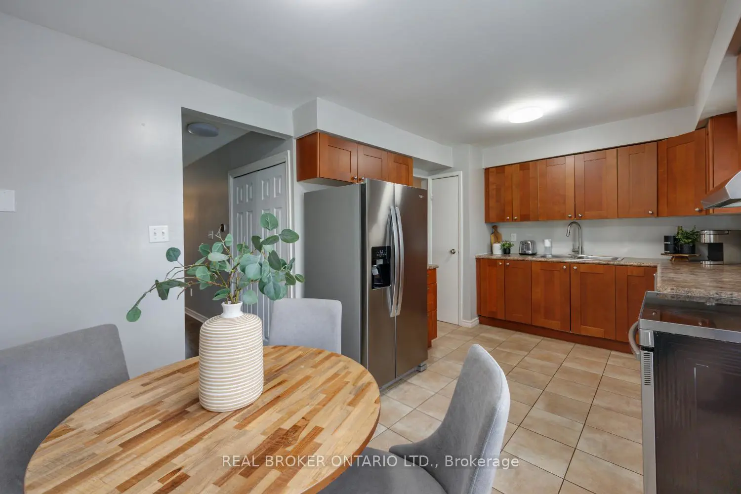 220 Ormond Drive 30 photo 4