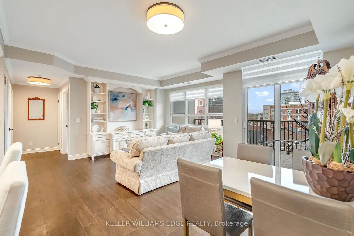 399 Elizabeth Street 506 photo 4