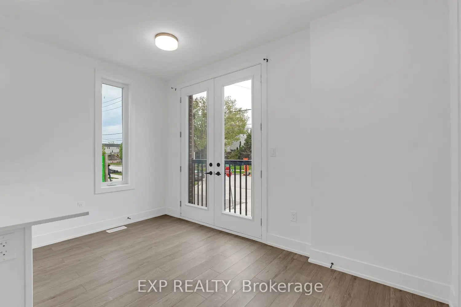 99 Roger Street 61 photo 3