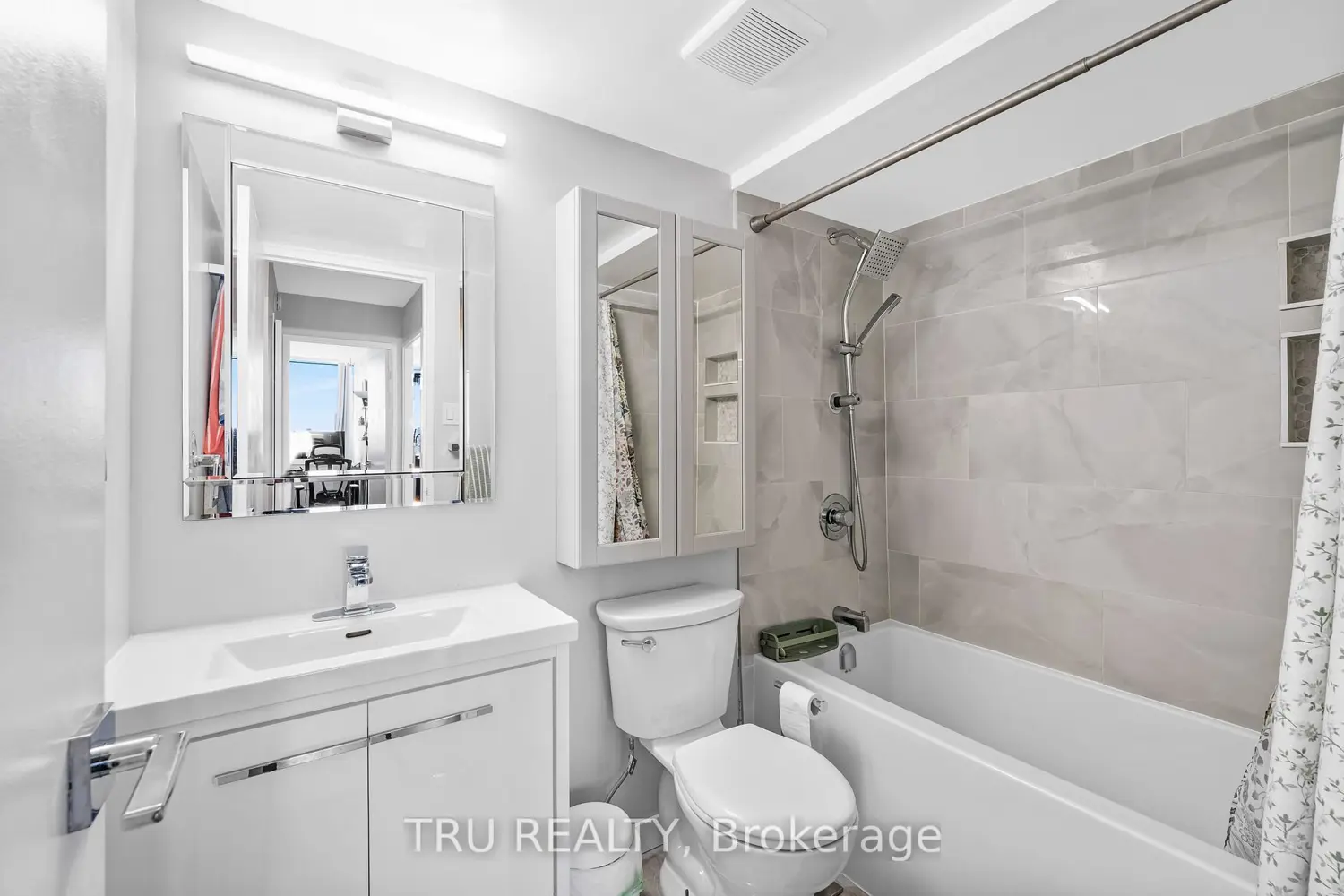 Additional image 8 of 2625 Regina Street 1504