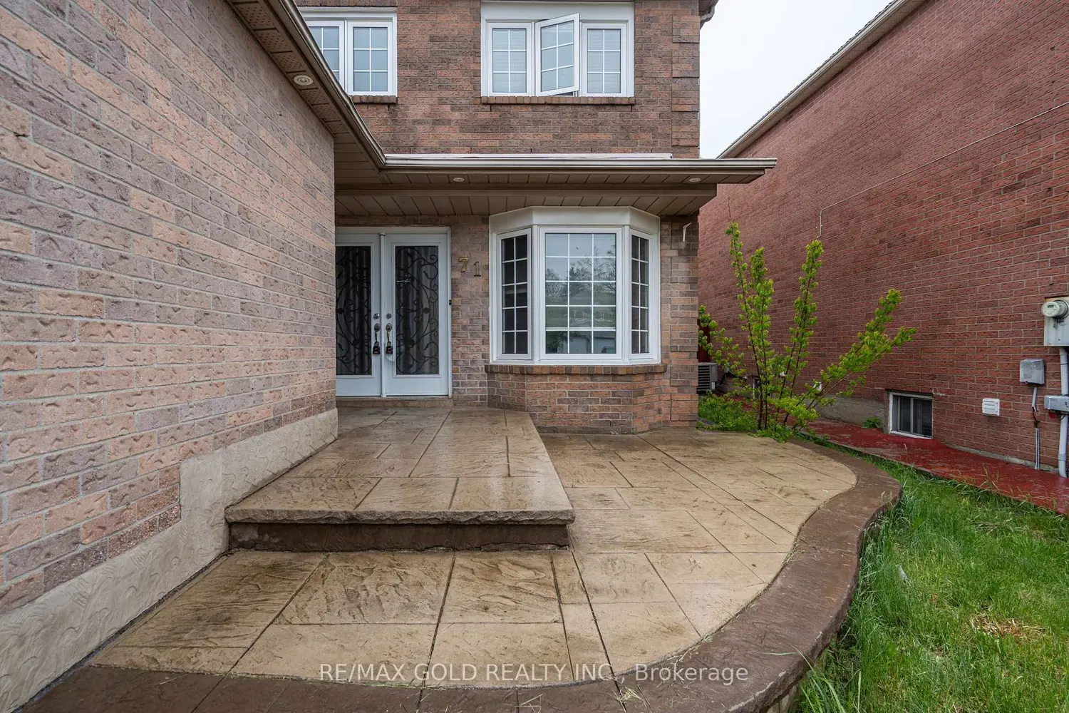 71 Ravenswood Drive photo 2