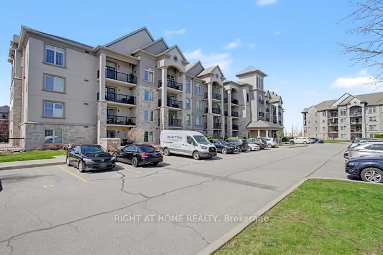 1460 Main Street 404 photo 2