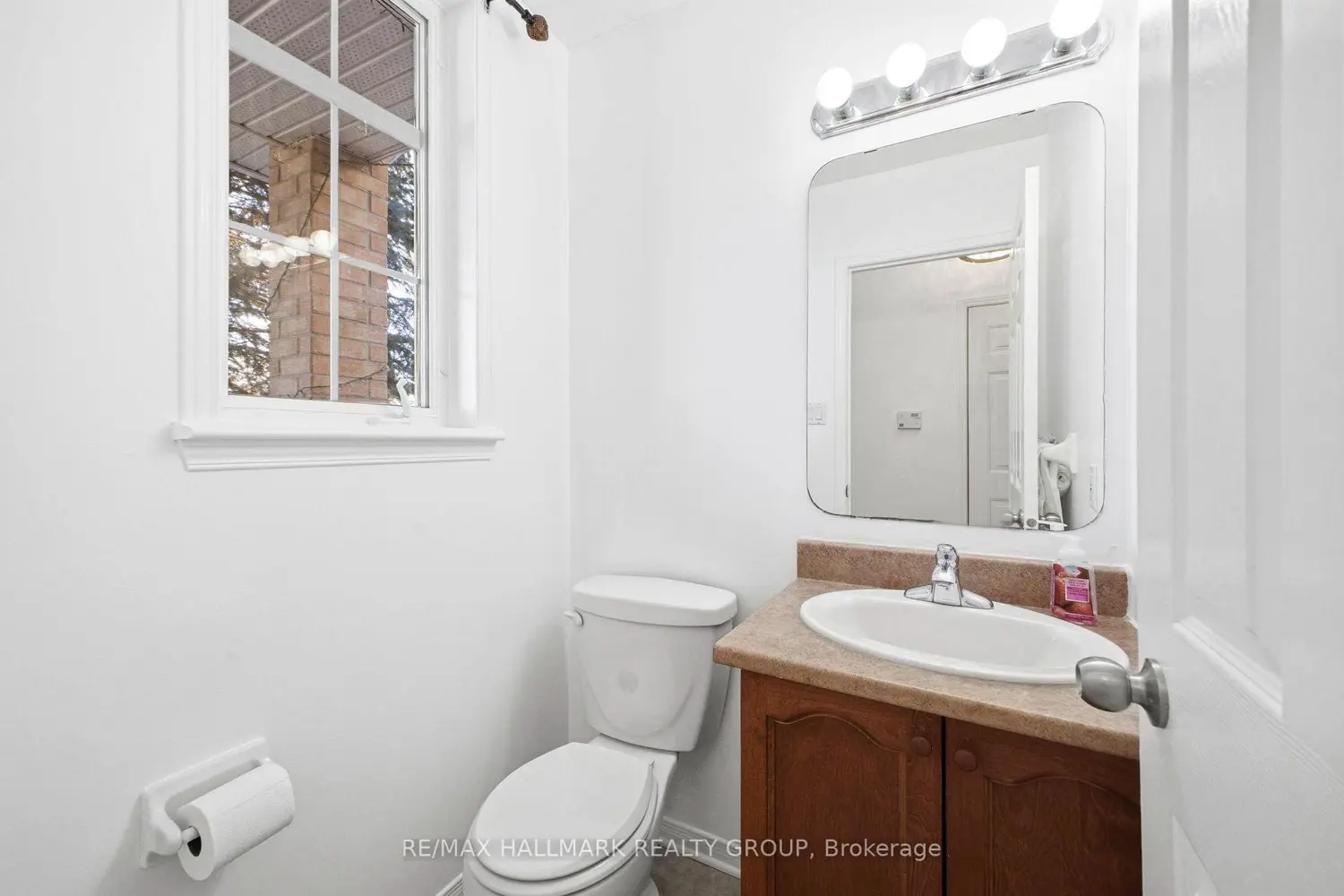 759 Everton Way photo 4