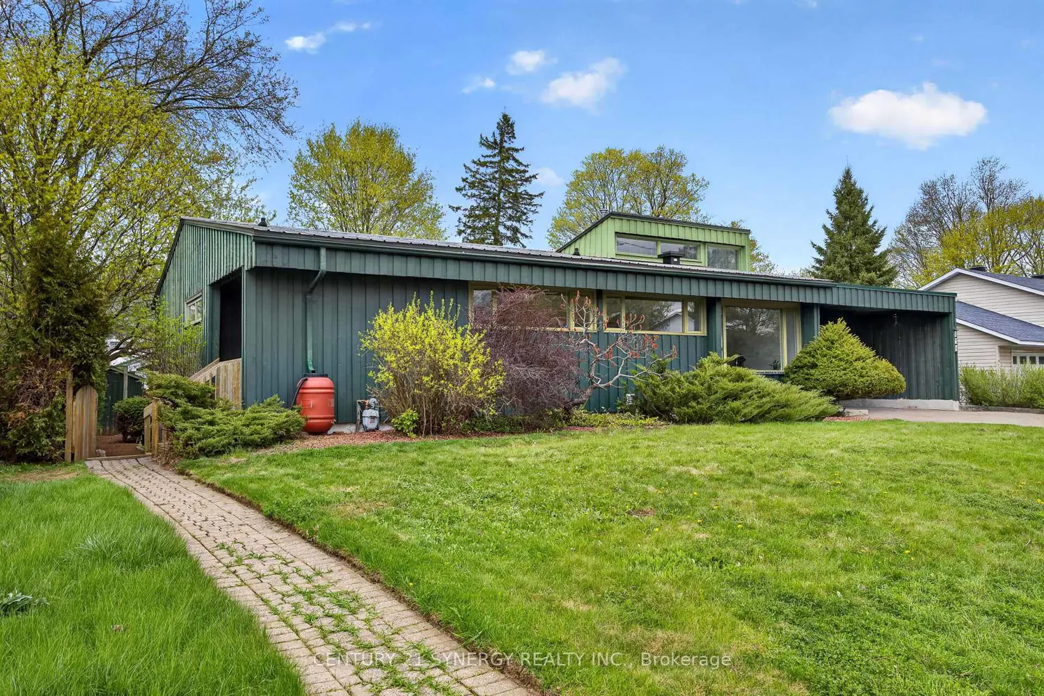 171 Peter Street photo 2