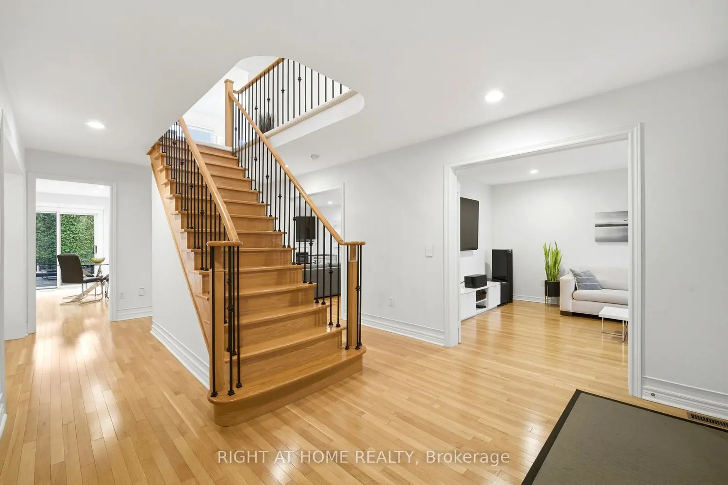 16 Mcneilage Court photo 3