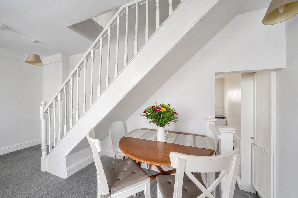 Additional image 7 of 2 bed flat for saleMarlborough Street, Faringdon, Oxfordshire SN7