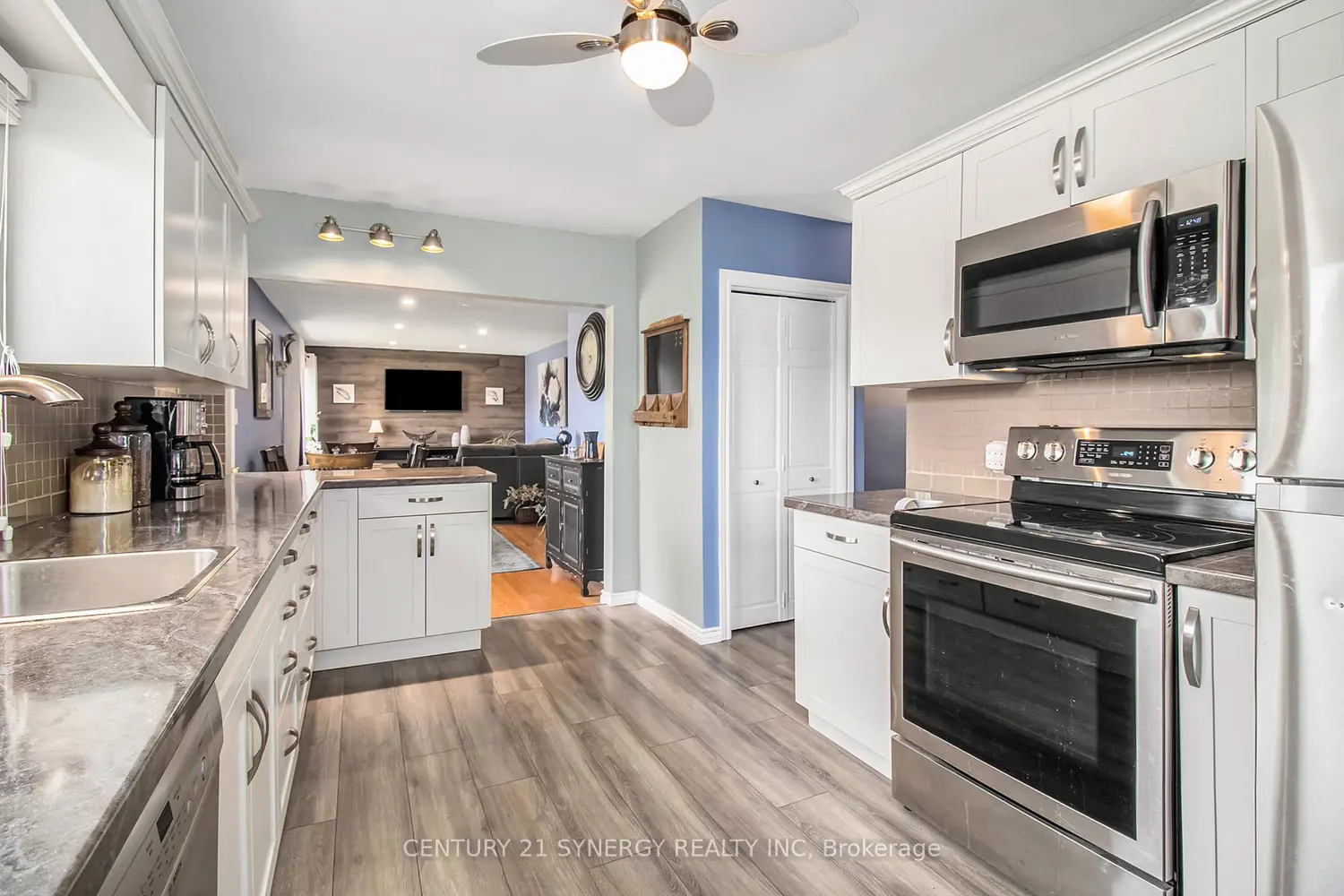 92 Jasper Avenue photo 5