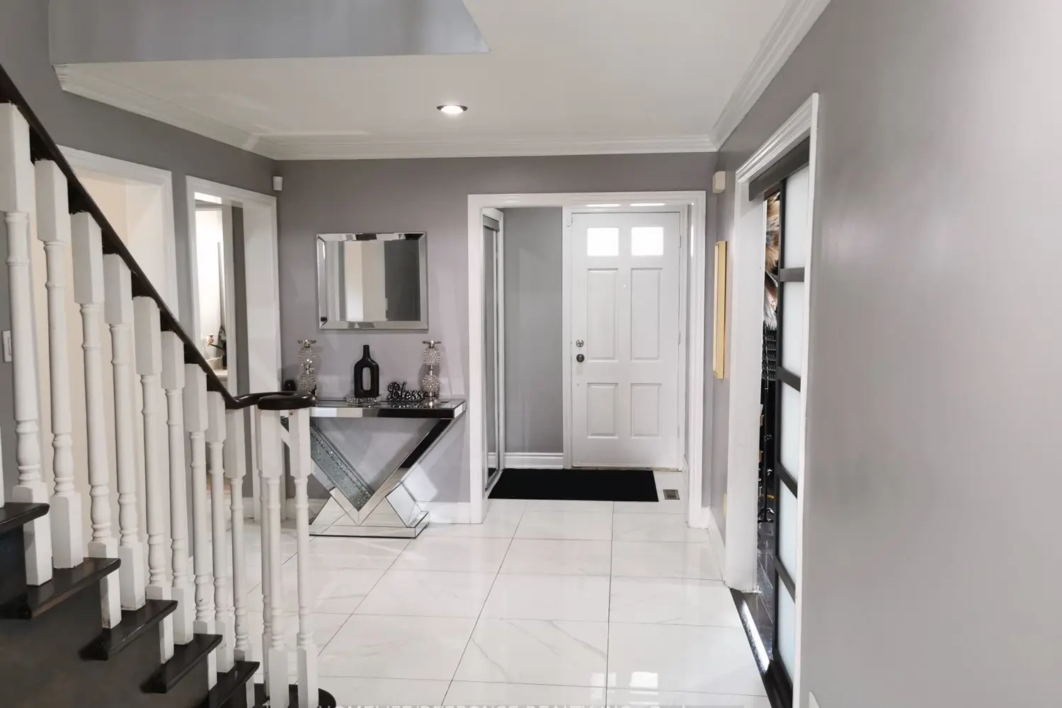 16 Cochrane Avenue photo 2