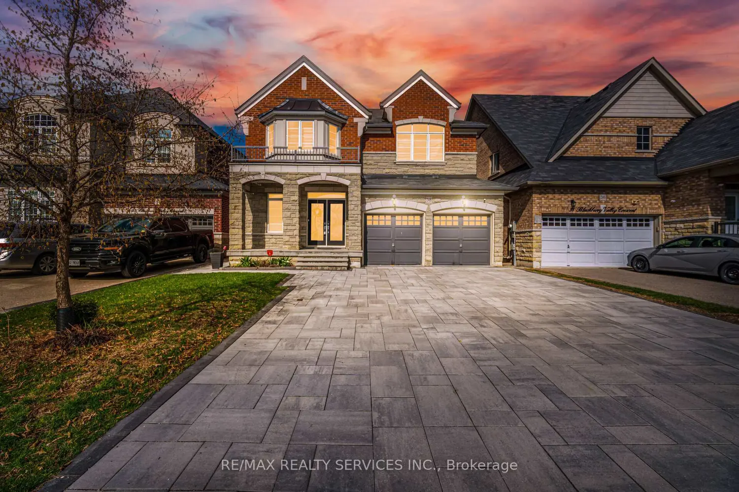 38 Blackberry Valley Crescent photo 5