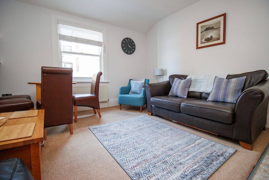 1 bed flat for saleThe Beach, Filey YO14 photo 3