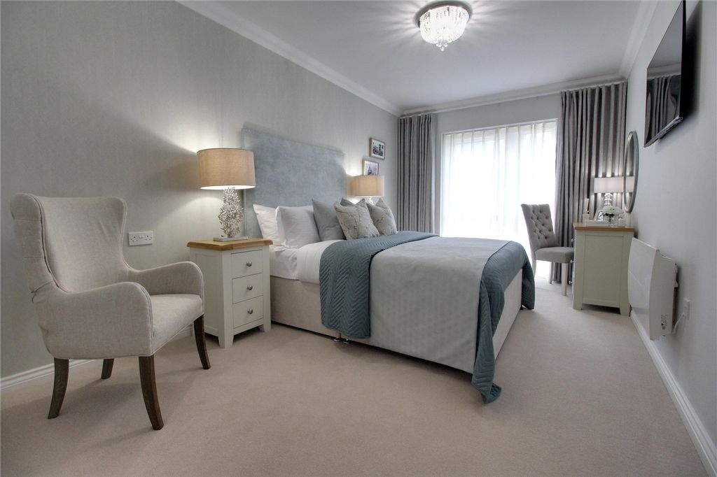 1 bed flat for saleCrookham Road, Fleet GU51 photo 4