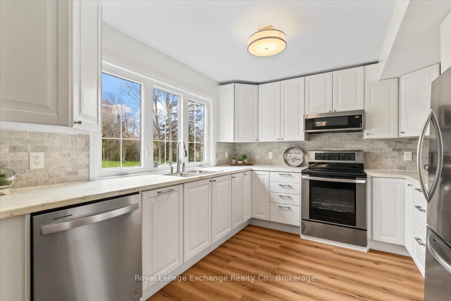 916 Tanglewood Drive photo 2
