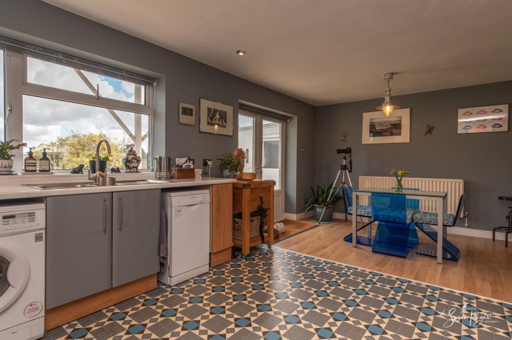 Additional image 7 of 3 bed detached bungalow for saleCopse Lane, Freshwater PO40