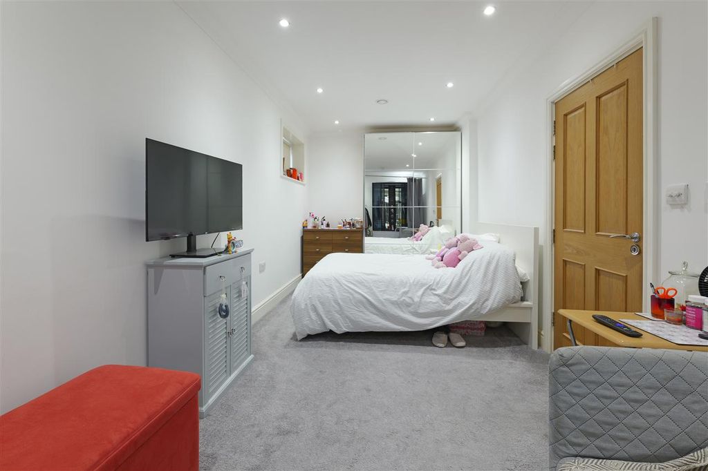 Additional image 15 of 5 bed detached house for saleClark House, South Road, Faversham ME13