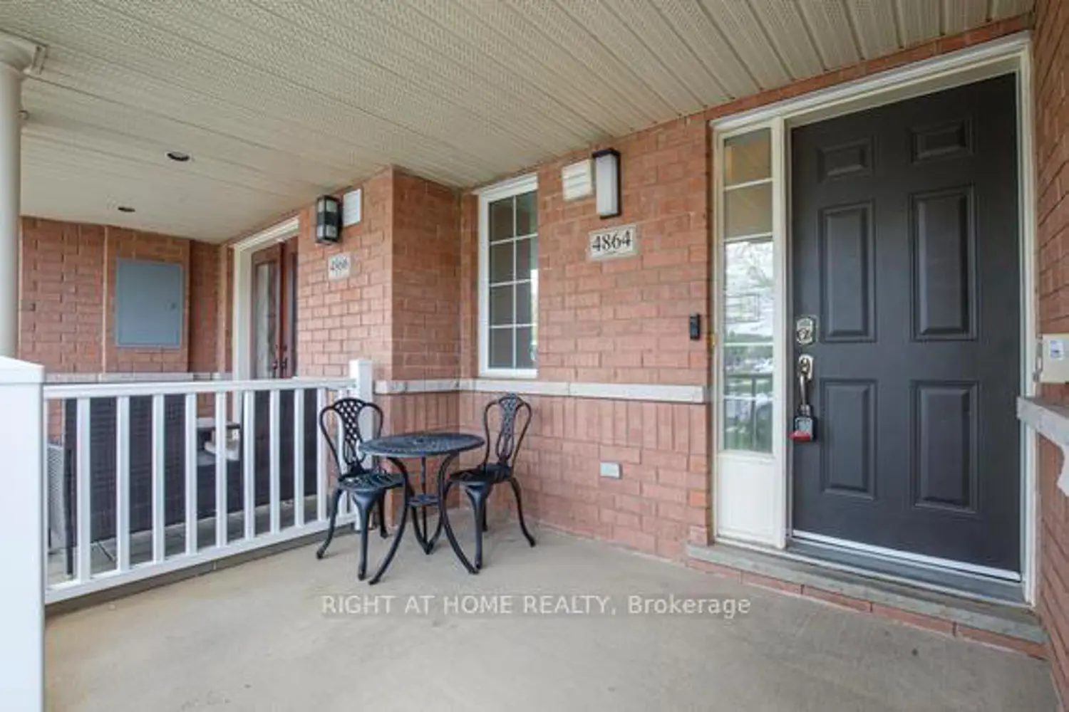 4864 Capri Crescent photo 2
