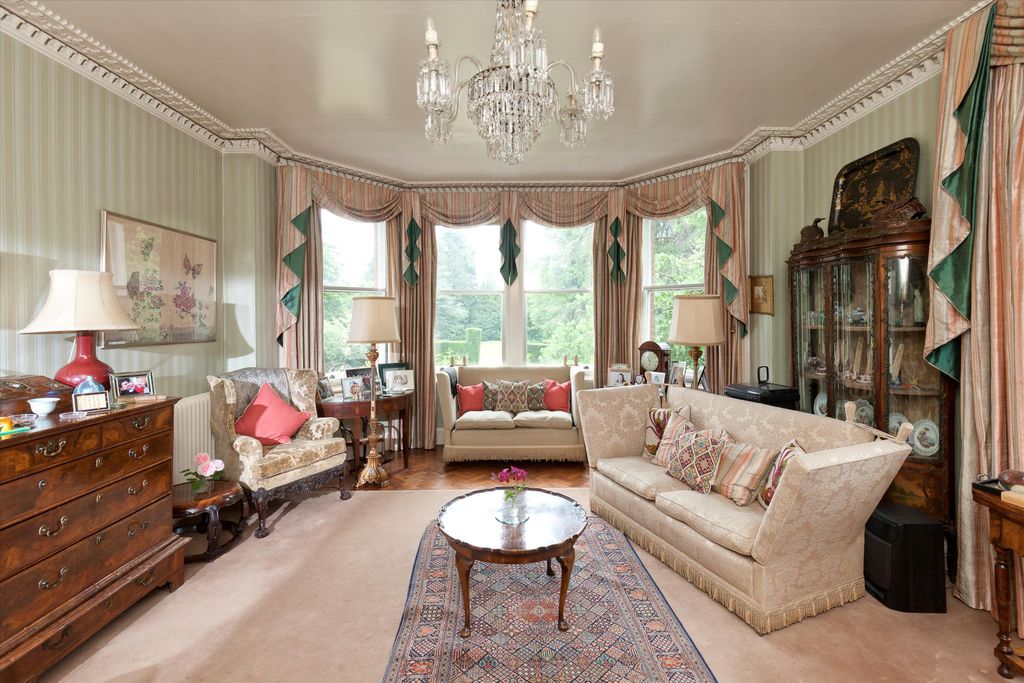 Additional image 6 of 7 bed detached house for saleRunwick, Farnham, Surrey GU10