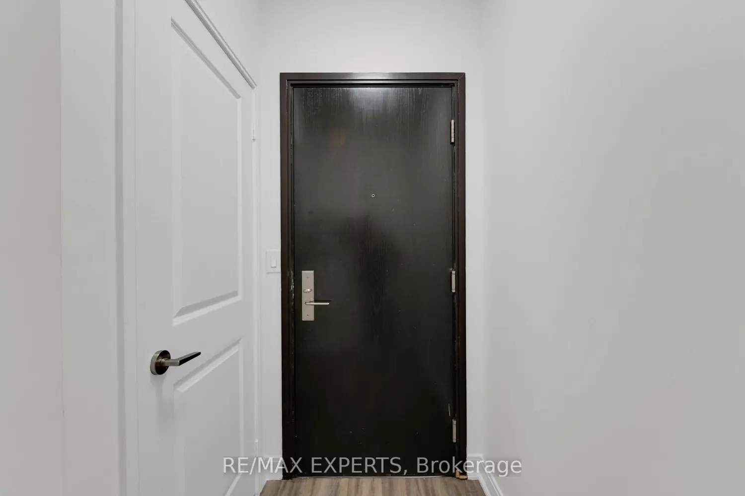 80 Absolute Avenue 2111 photo 2