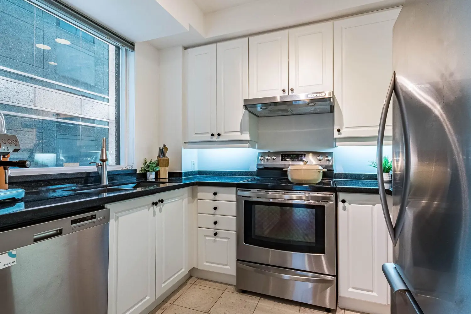 Additional image 4 of 55 Bloor Street 802