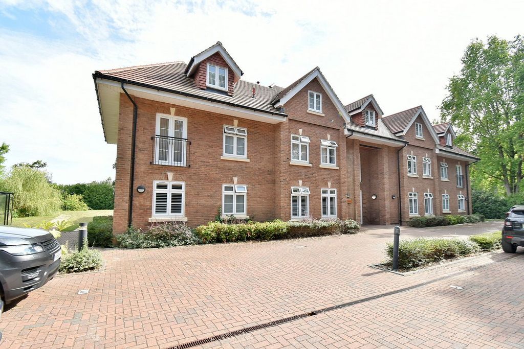 Additional image 3 of 2 bed flat for saleBeaufoys Avenue, Ferndown BH22
