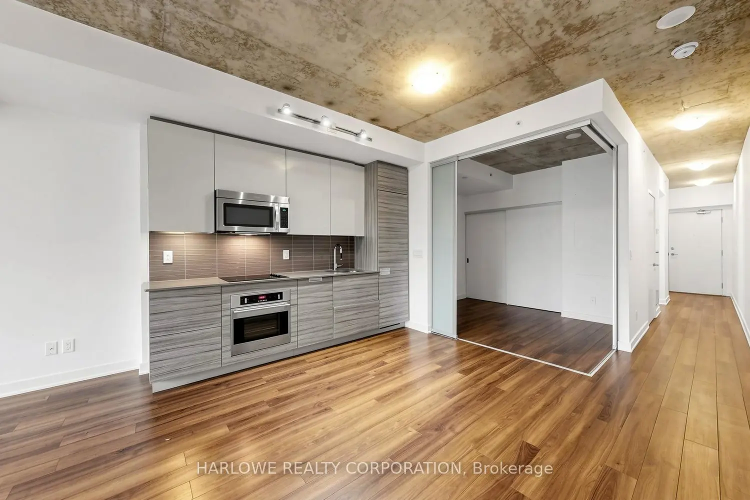 Additional image 8 of 210 Simcoe Street 510
