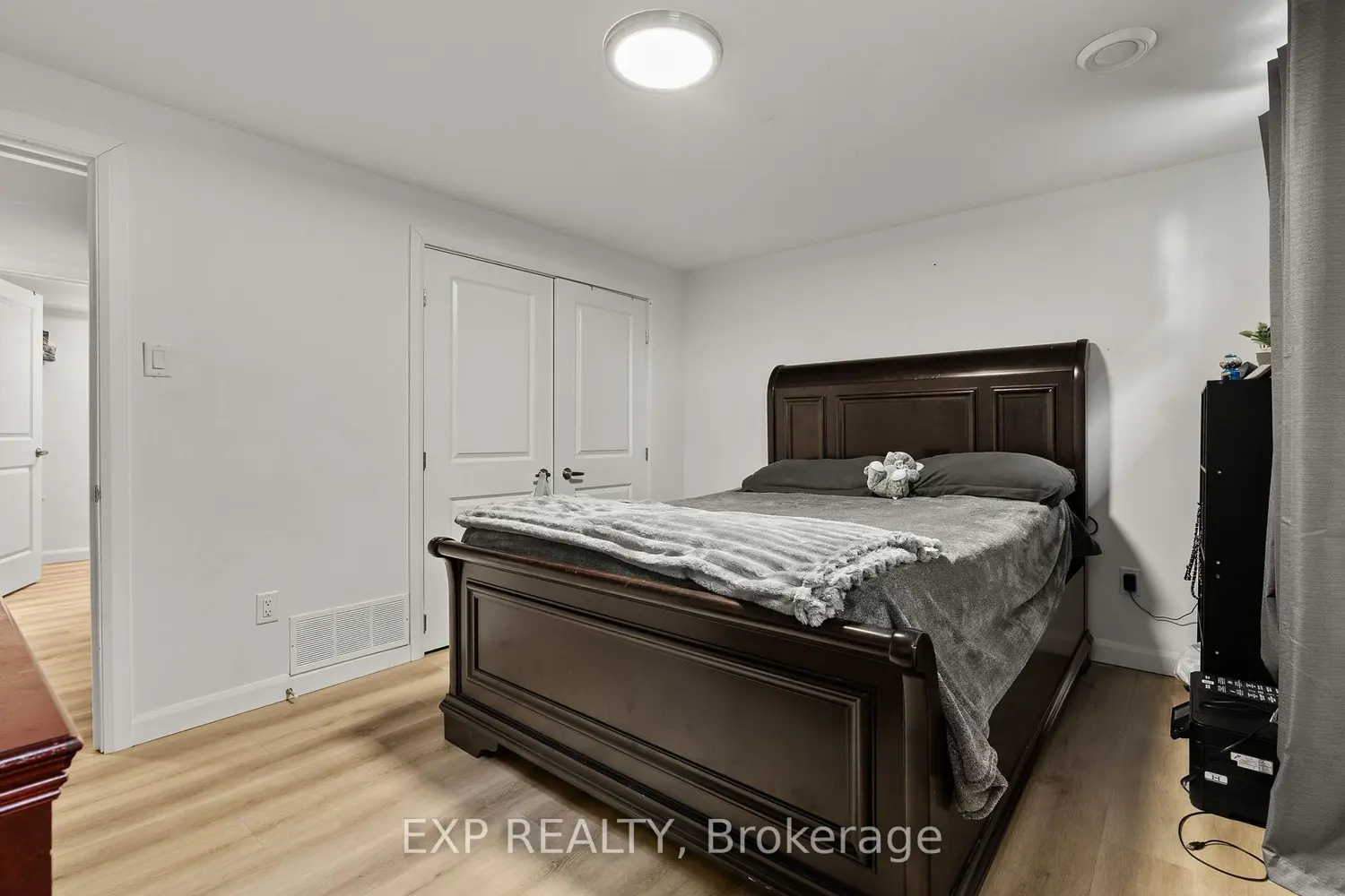 Additional image 17 of 692 Claude Street