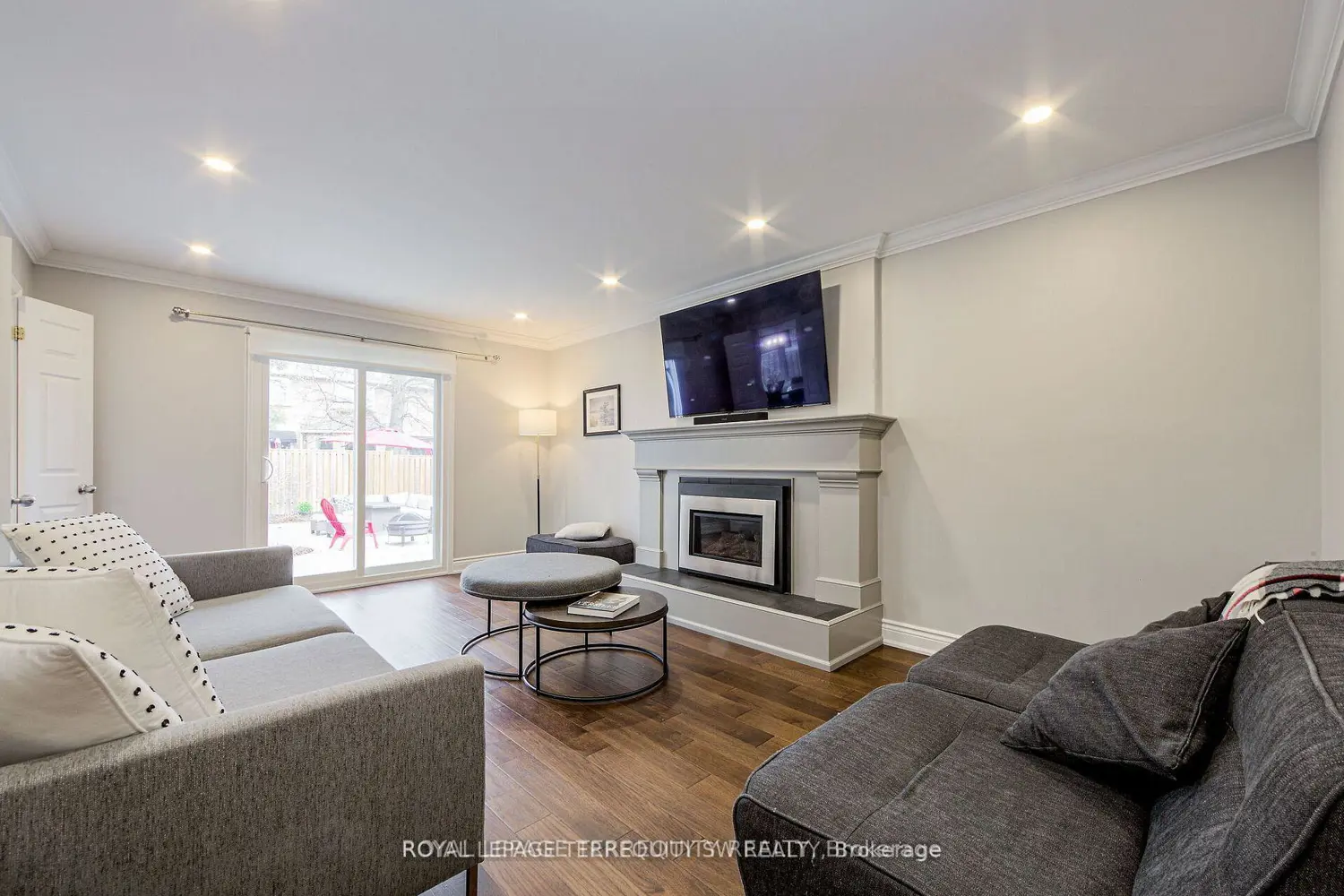 2025 Parklane Crescent photo 4