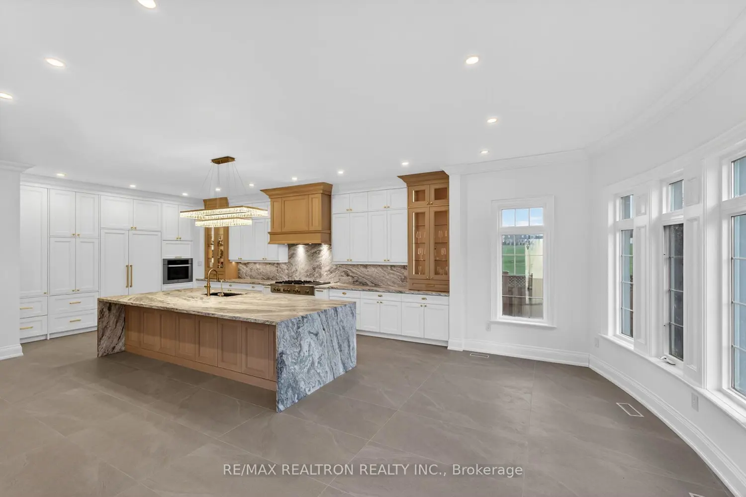 80 Callaway Court photo 2