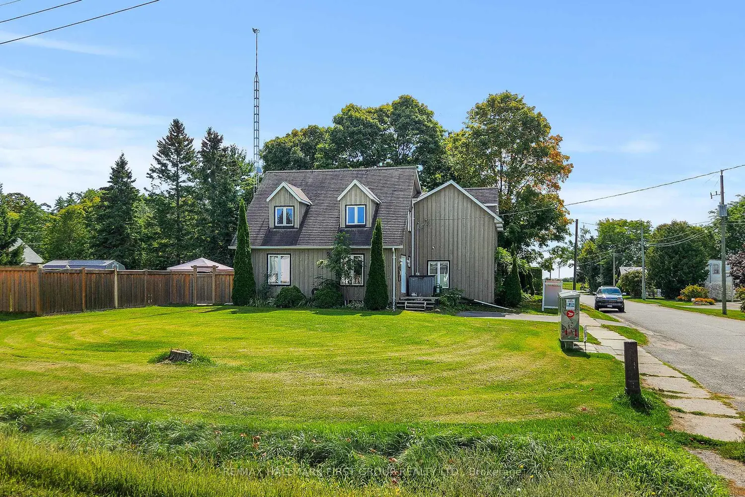 8063 King Street photo 3