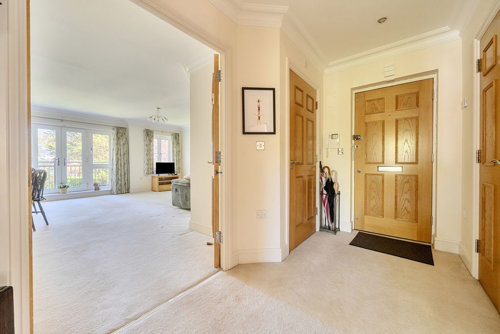 Additional image 12 of 2 bed flat for salePackhorse Road, Gerrards Cross, Buckinghamshire SL9