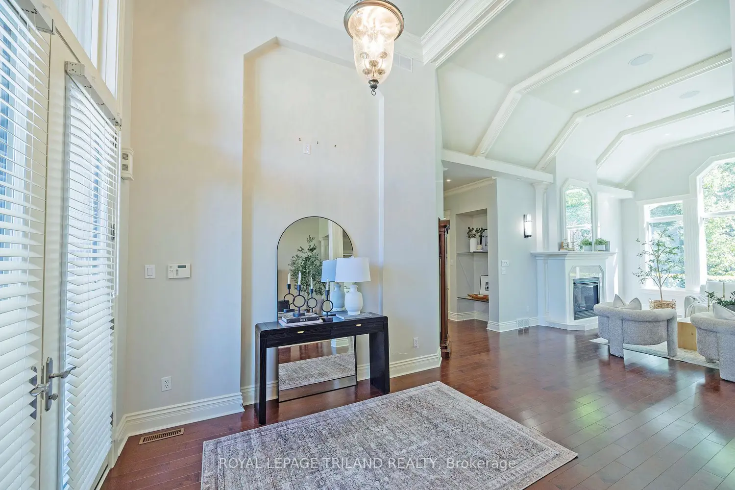 1353 Shore Road photo 2
