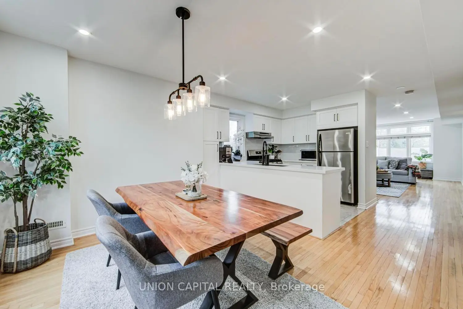 Additional image 11 of 1 Bastedo Avenue 8